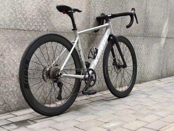 एल्यूमीनियम मिश्र धातु सड़क साइकिल फ्रेम फ्लैट माउंट डिस्क रोड साइकिल साइकिल फ्रेम आंतरिक केबल रूटिंग 10